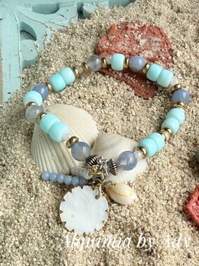 Shell 🐚 Aquamarine and Light Blue Beaded Shell Charm Bracelet